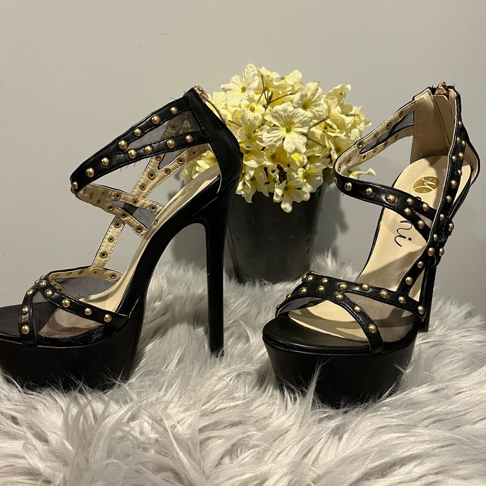 Black / Gold stiletto pumps 👠
